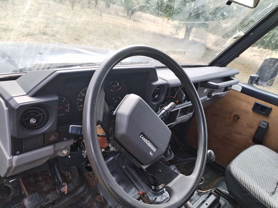 Toyota land cruiser j 70