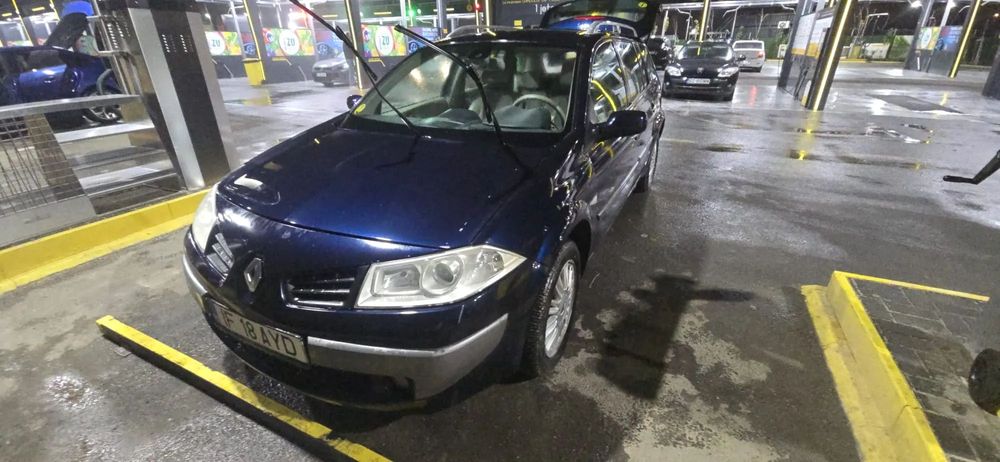 Renault Megane motor bun , praguri de refacut +aripa dreapta , tapiterie buna