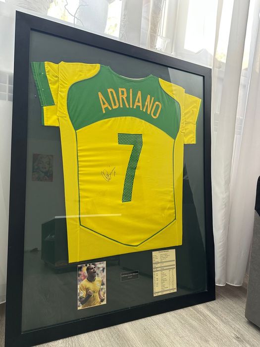 Tricou semnat + rama Adriano Brazilia