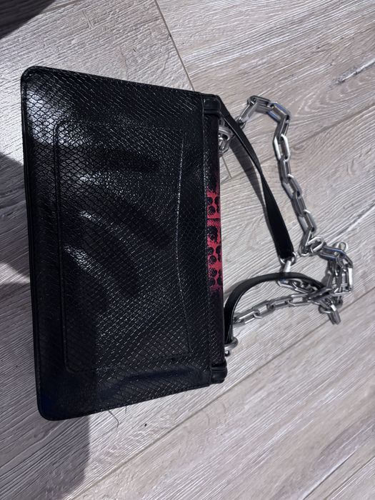 Чанта Guess черна