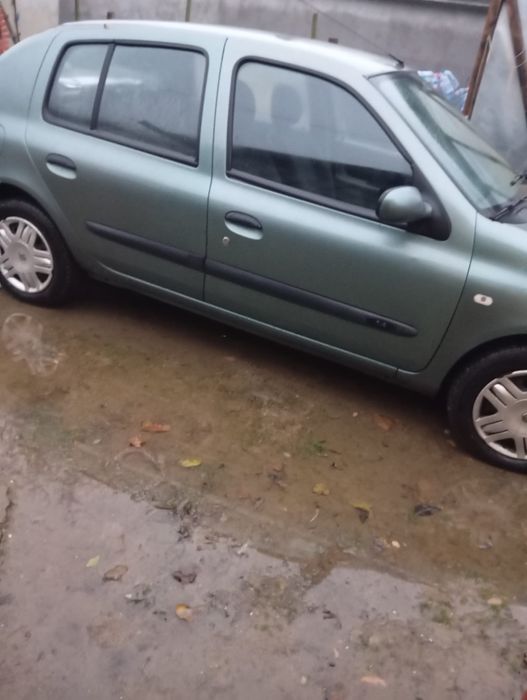 Vand renault clio benzina.