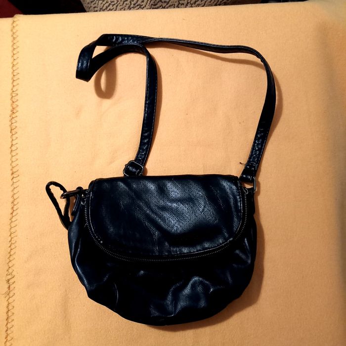 Продавам маркови дамски чанти.