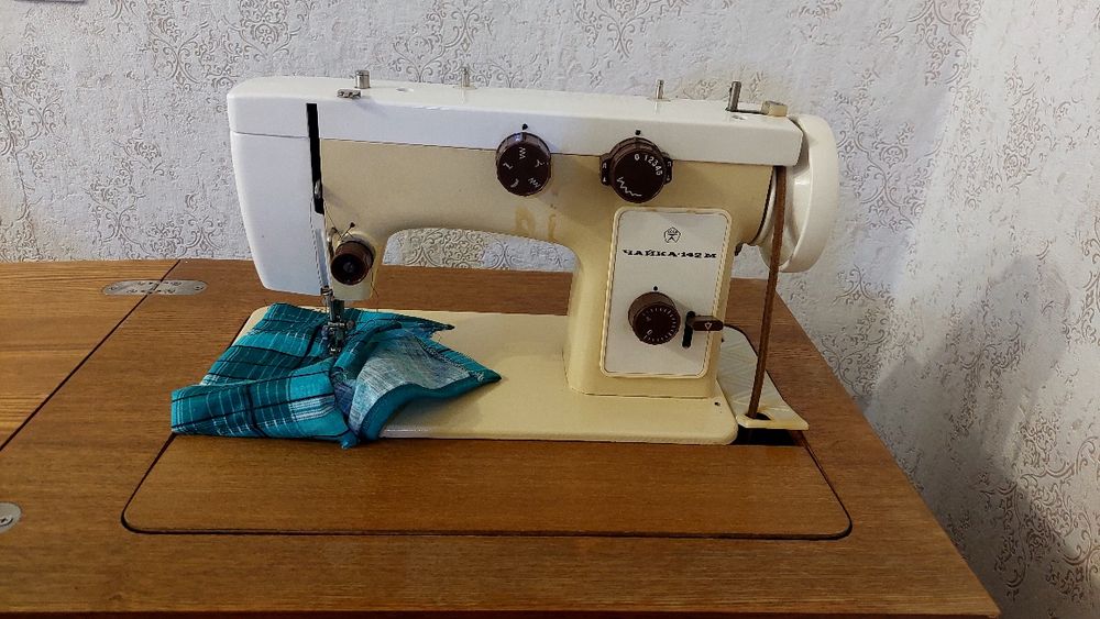 Ножная швейная машинка Чайка