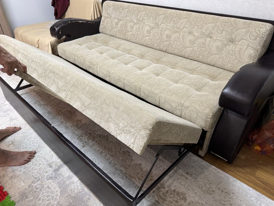 Диван трансформер со встроенным столом