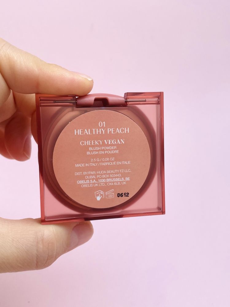 Huda beauty glowish blush