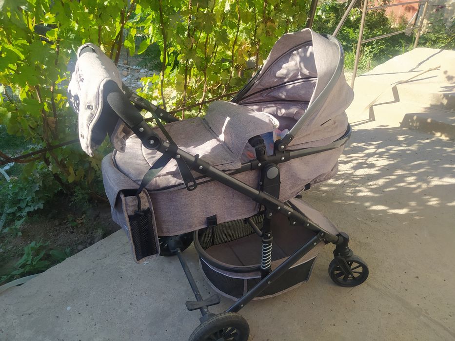 Продается детская коляска с люлькой в отличном состоянии.