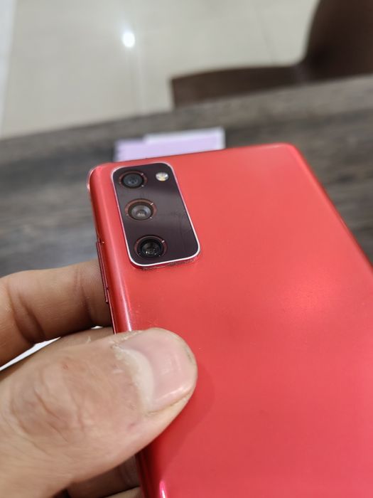 Телефон Samsung S20FE 6/128