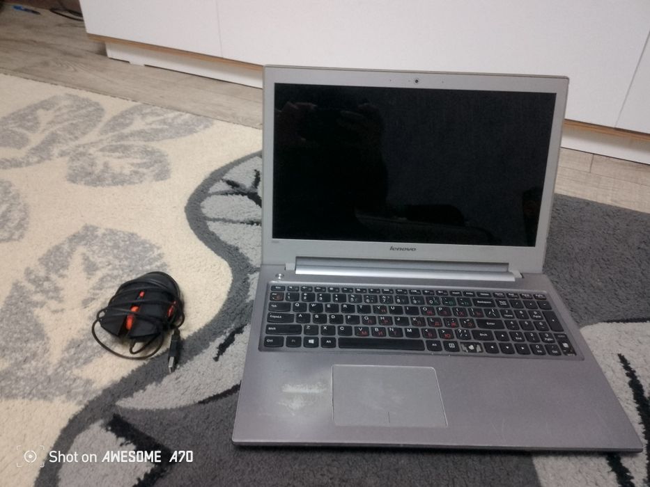 Продам ноутбук мышь и зарядка в комплект