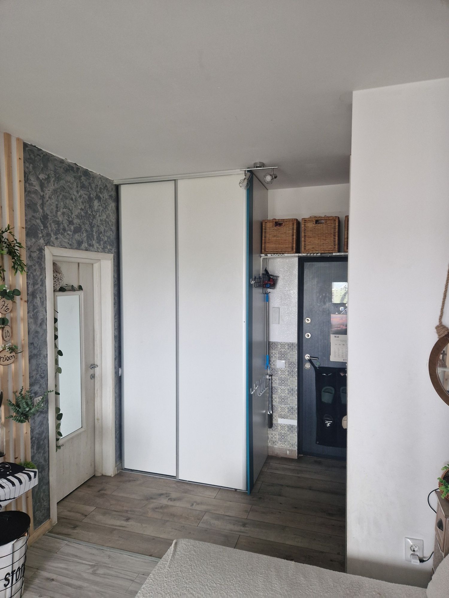 Persoana fizica Vand apartament