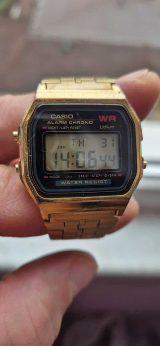 Продавам часовник CASIO