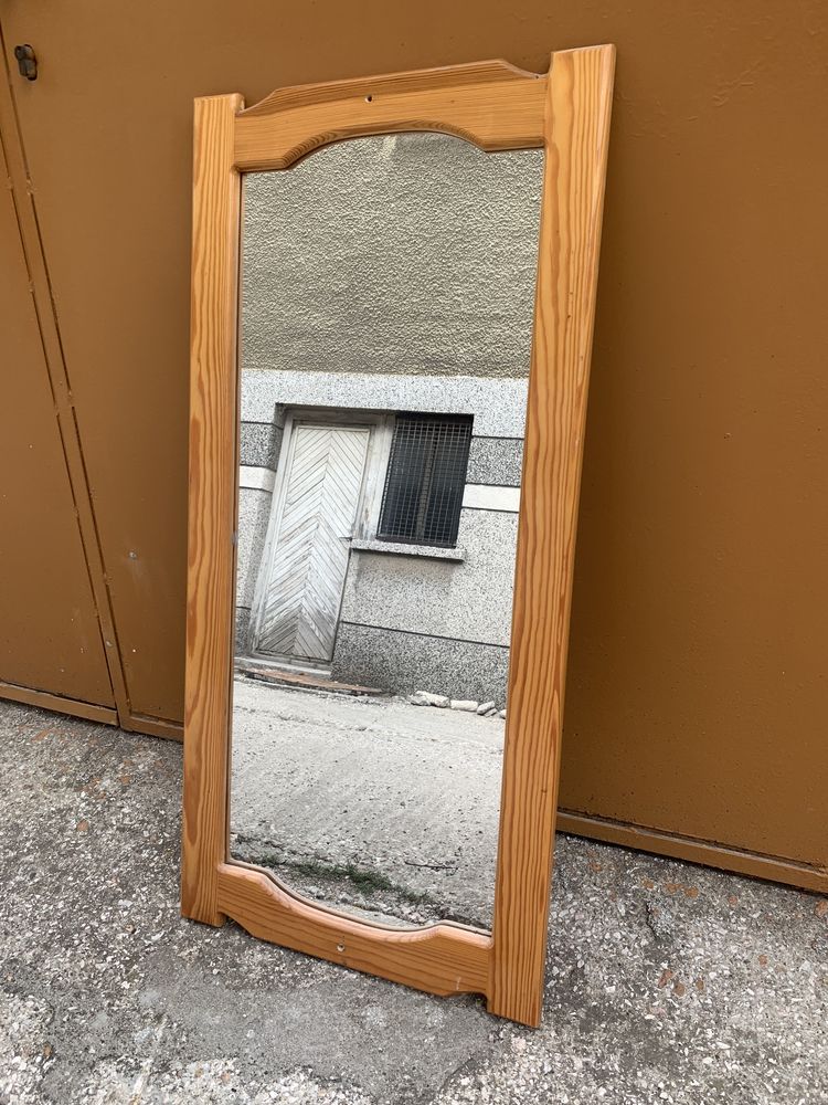 Огледало с рамка от масив