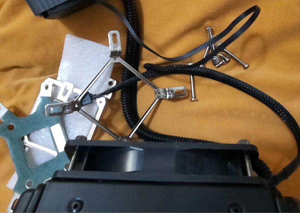 Placa de bază MAXIMUS VIII HERO +16 ram+ procesor, cooler, tastatura