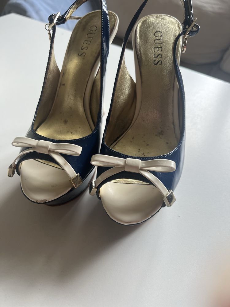 Обувки на високи токчета Guess, Armani и Motivi