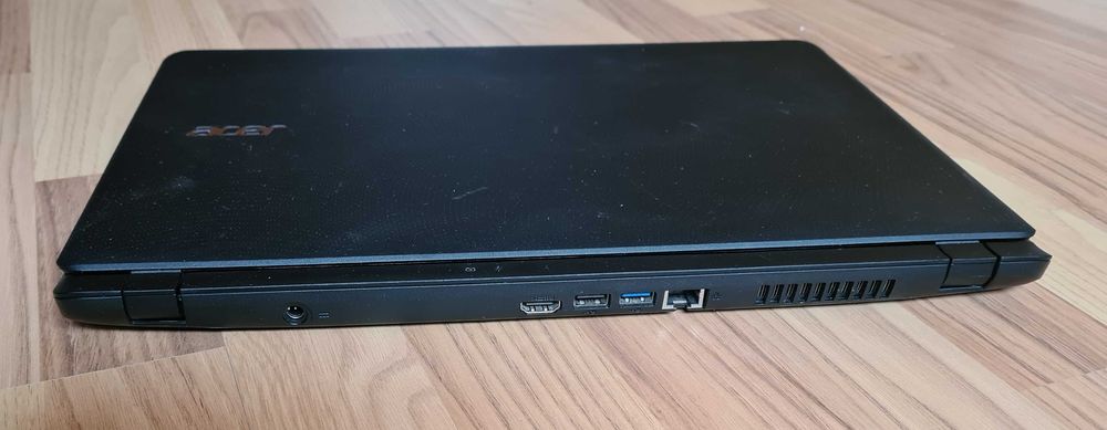 Latptop slim Acer 15", i5-7200u, 8 GB Ram, SSD 256 GB, baterie buna