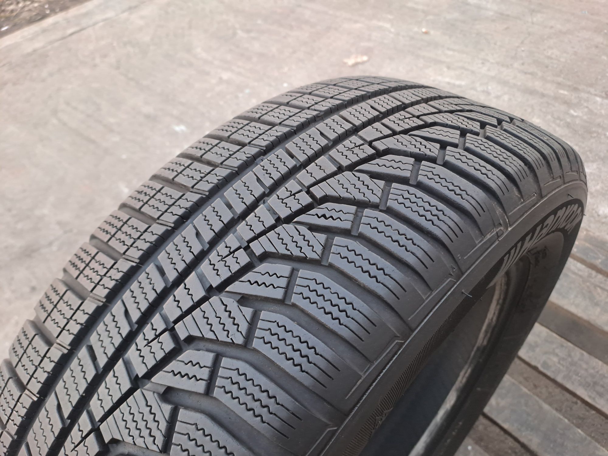 1бр. Зимна 205/60/16 Hankook