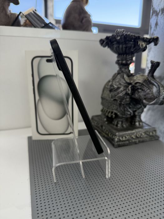 Vand iphone 15 de 128 gb