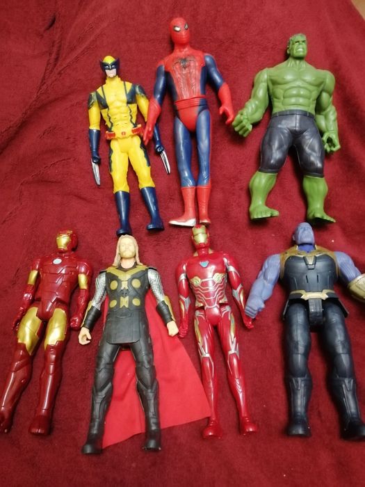 Продам игрушки Marvel