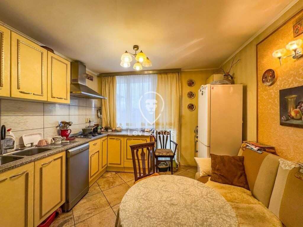 Двуетажна къща с парцел в Средец, област Бургас