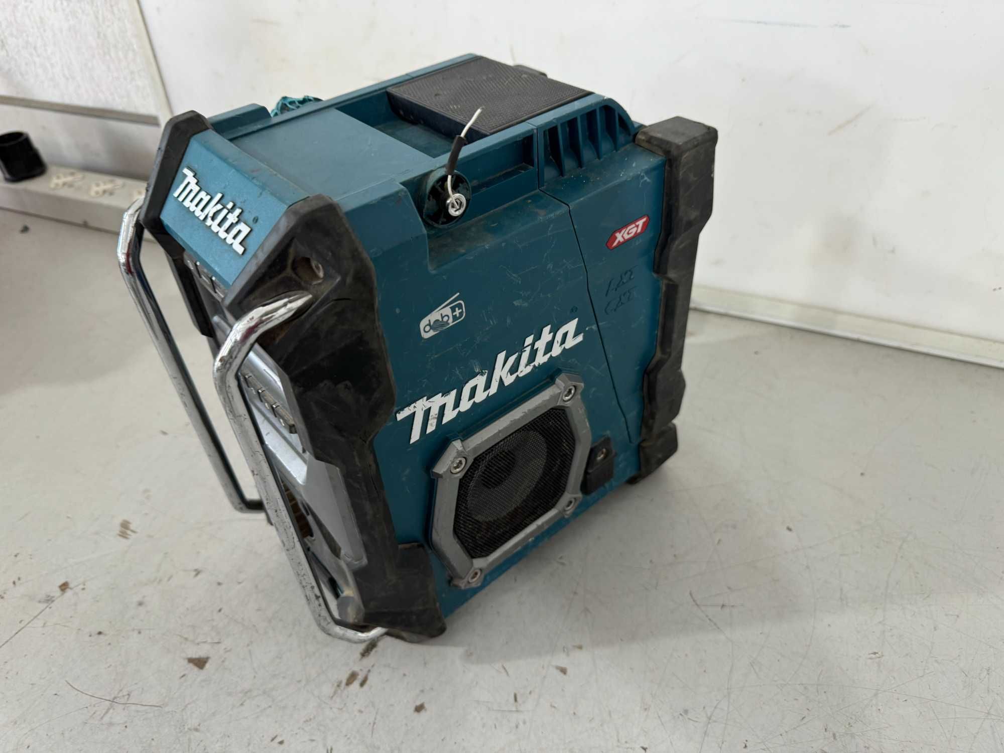 Радио - Makita MR003G