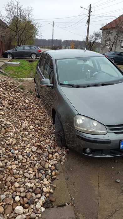 De vânzare golf 5    1.6 fsi