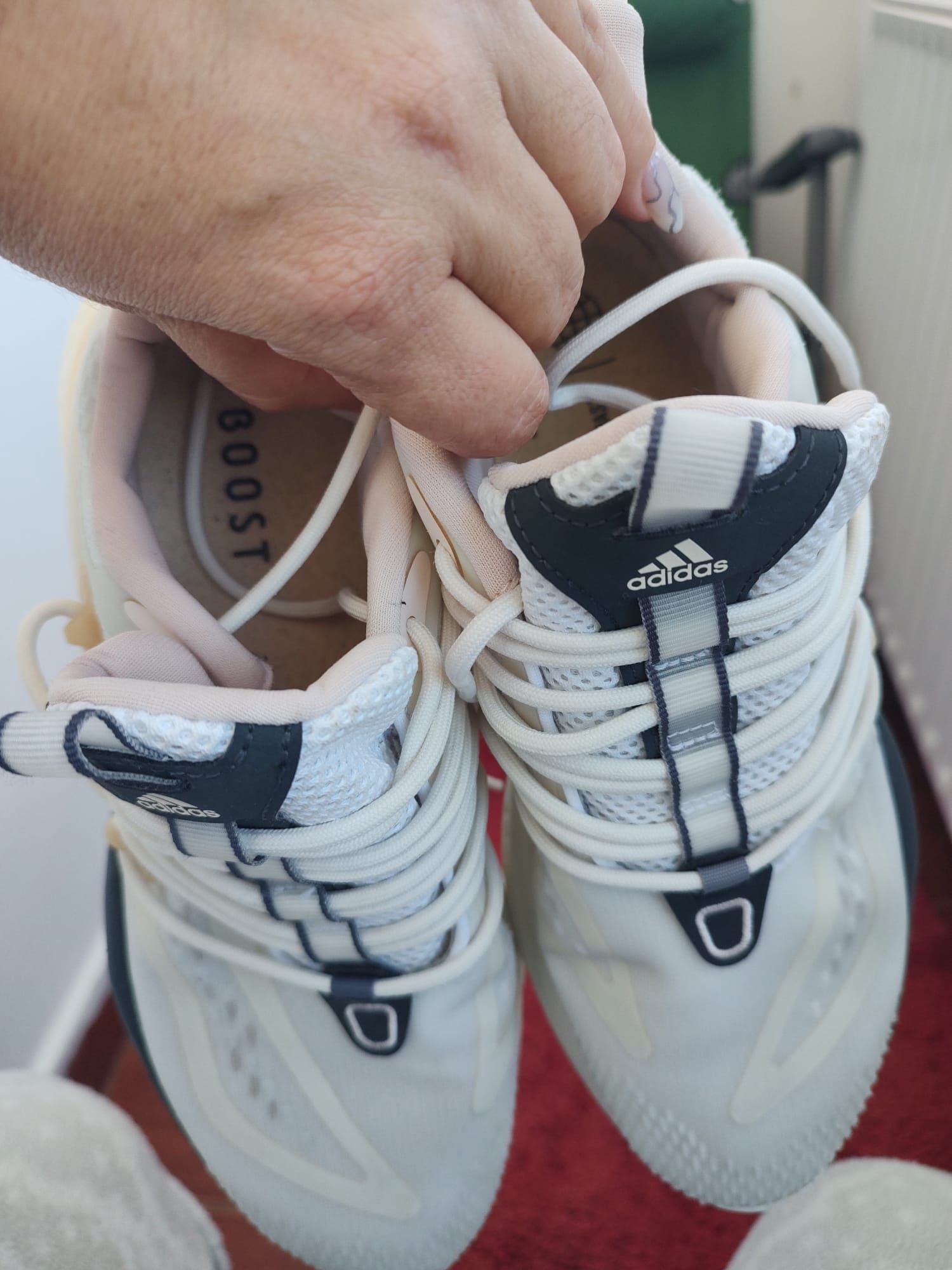 Adidași AlphaBoost V1