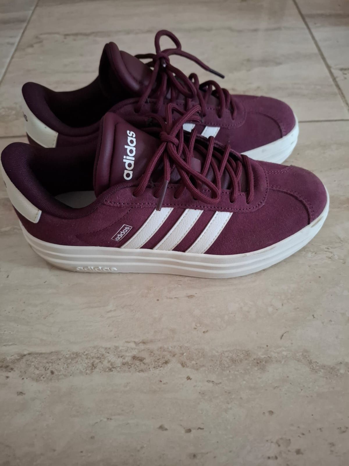 Vind adidași in stare perfecta .Marimea 37.Purtati o singura data .