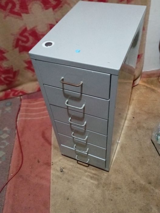 Шкаф с 6 чекмеджета