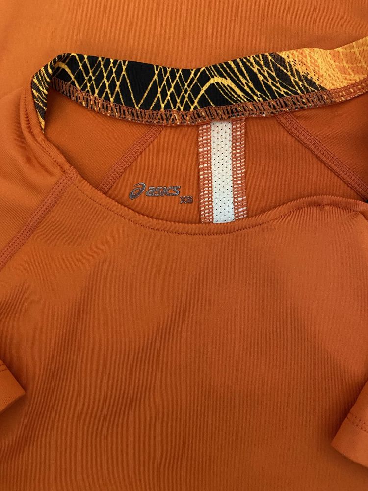 Спортна тениска Asics