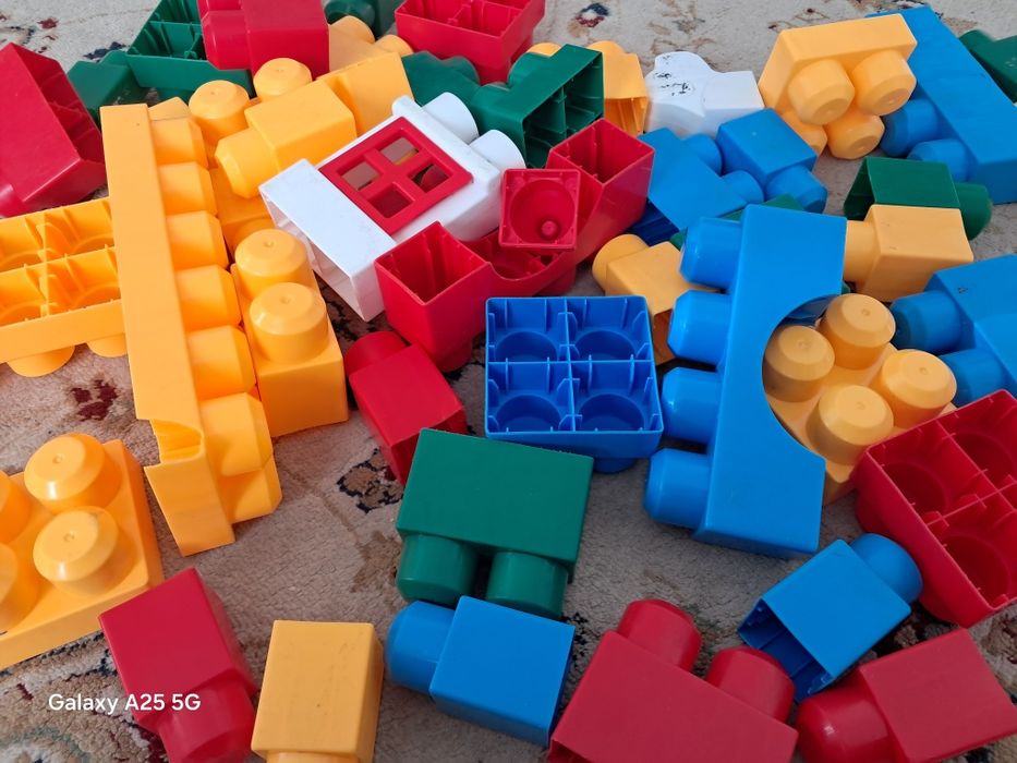 Бесплатно Конструктор обменяю в подарок ведёрко.