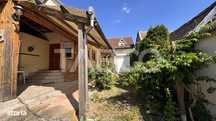 Casa de vanzare 6 camere loc de relaxare garaj  teren 669mp  Cornatel