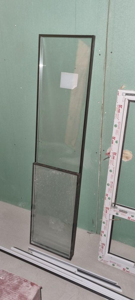 Продам балконную дверь с рамой