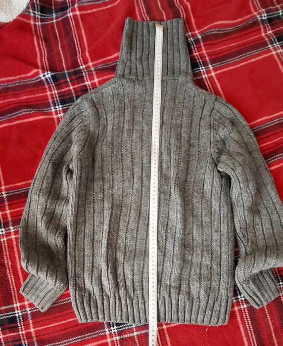 Земен дамски пуловер с яка