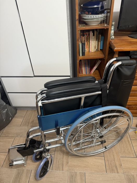 Чисто нова инвалидна количка