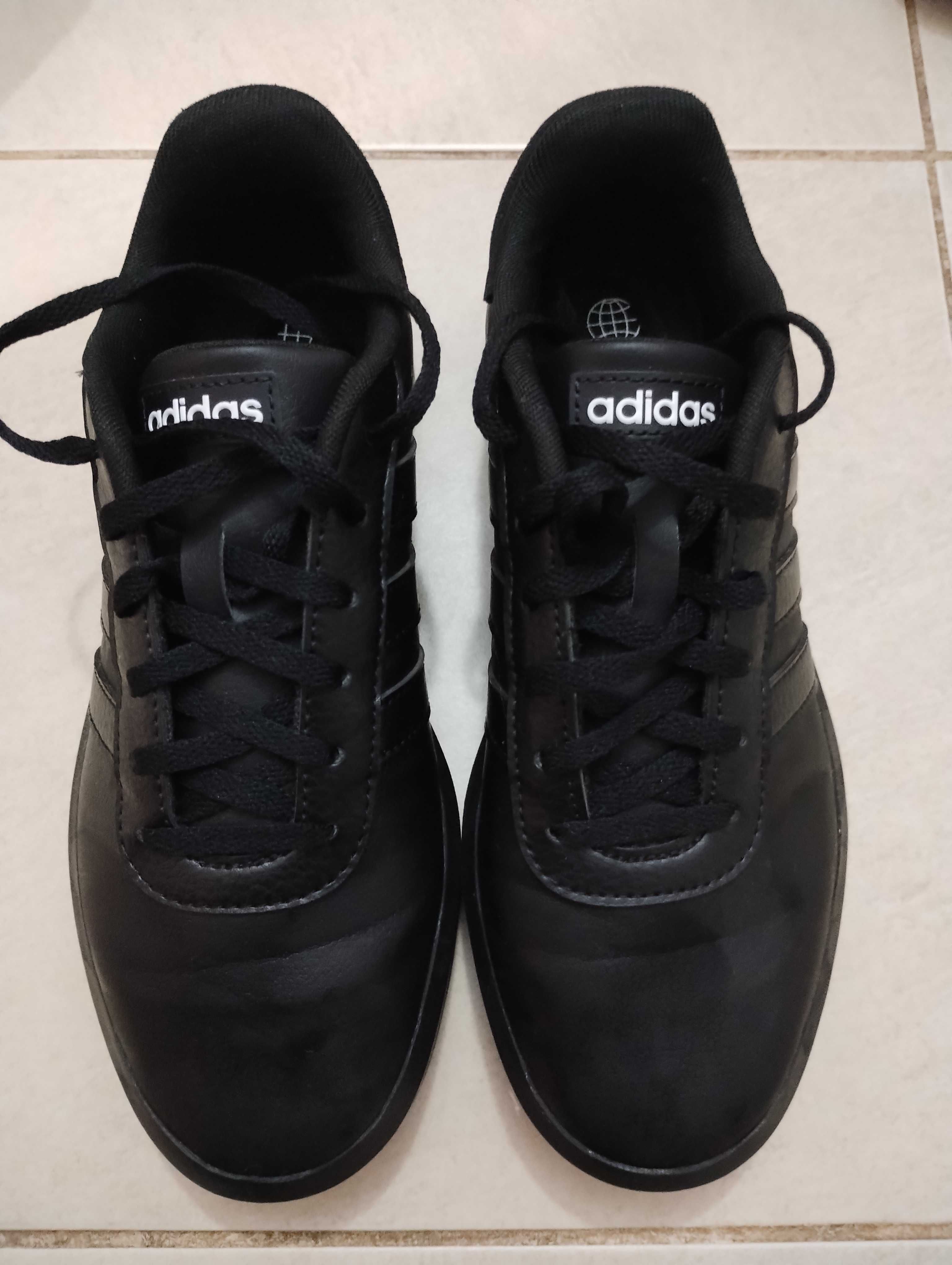 Спортни дамски обувки adidas, ЧЕРЕН Цвят