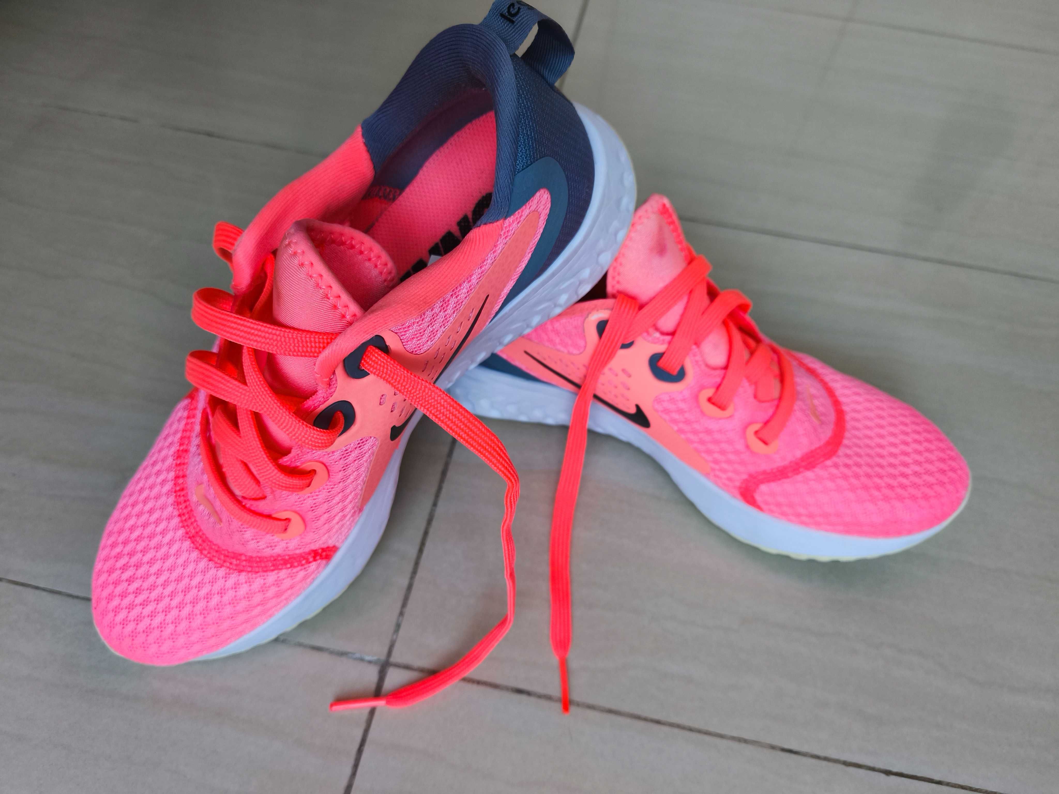 Nike Legend  REACT W
