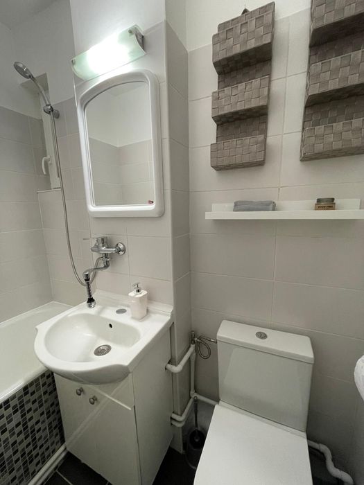 Închiriez apartament 2 camere – etaj 3, Dambu Pietros.