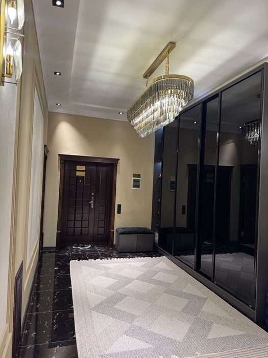 Yakkasaroy Lyuks 4 xona 200M2