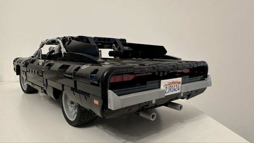 LEGO® Technic - Dom's Dodge Charger 42111, 1077 части