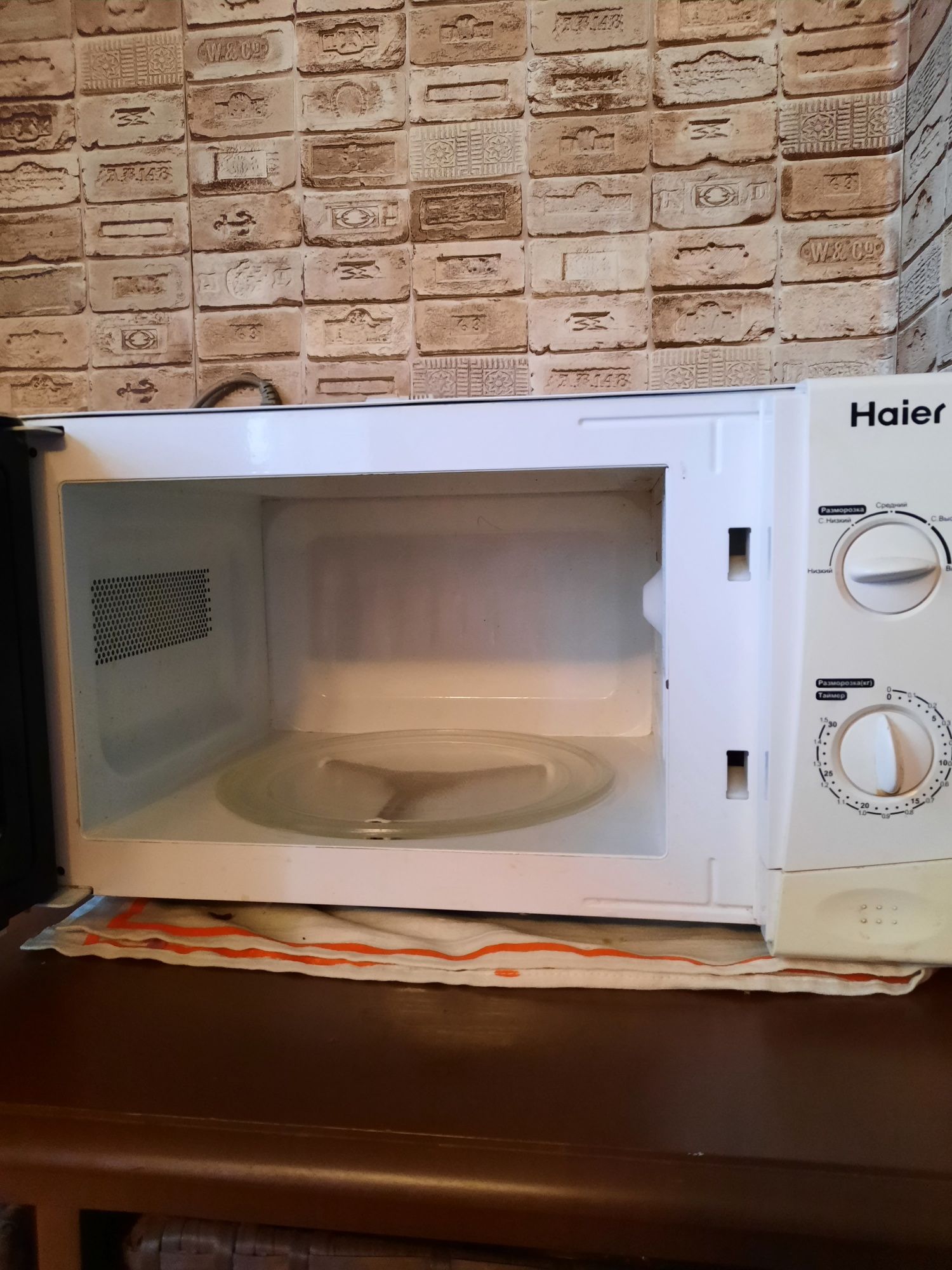 Продаю микроволновку Haier.