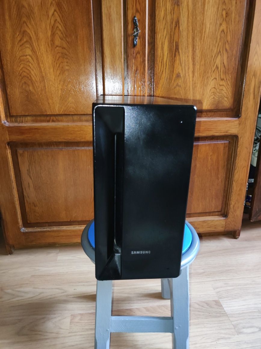 Vand un subwoofer   Samsung,  original .