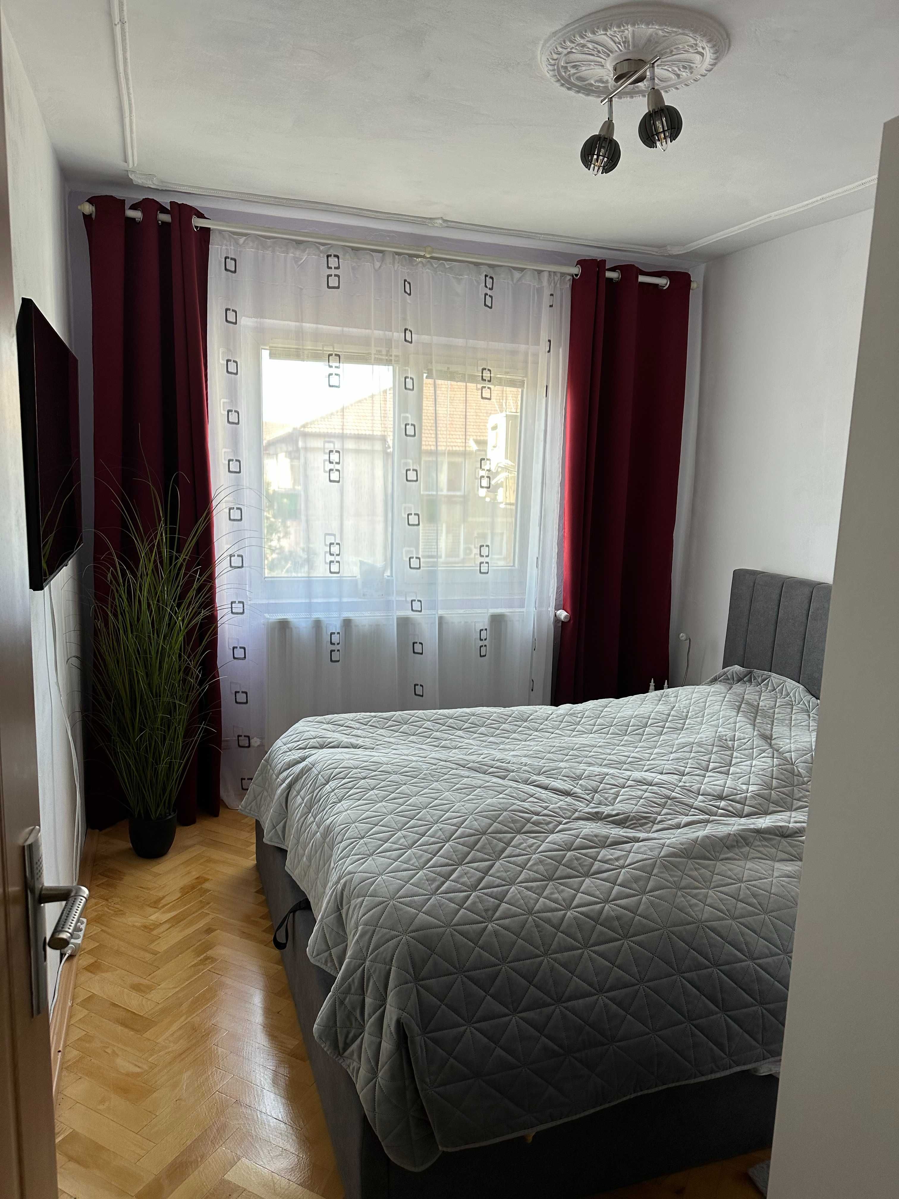 Proprietar vând apartament 2 camere.Decomandat.Centrala.Lipovei.