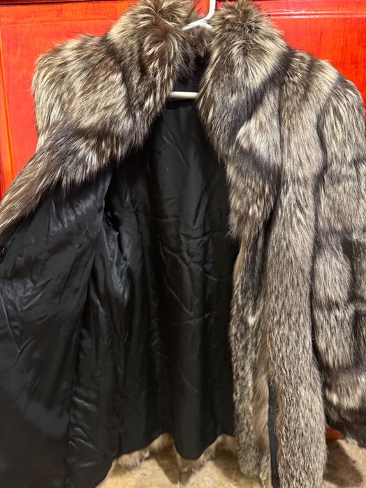 Кожено палто от естествен косъм сребърна лисица