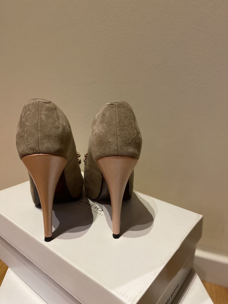 Pantofi eleganti