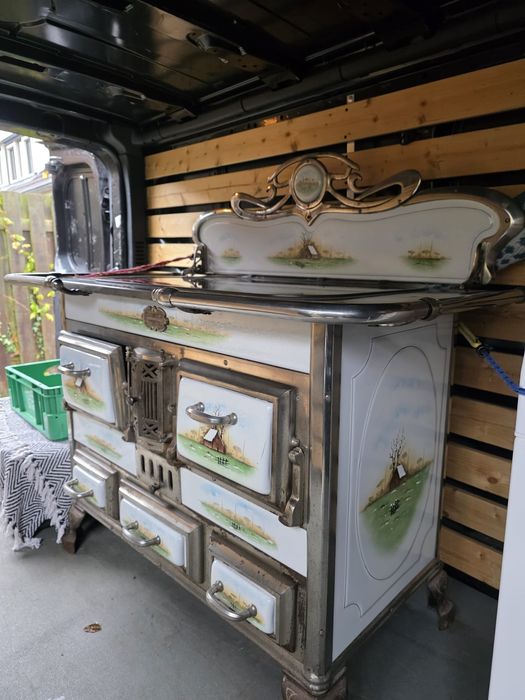 Sobă deosebită cu plita electrica