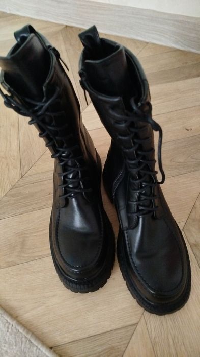 Зимный обувь почти новый