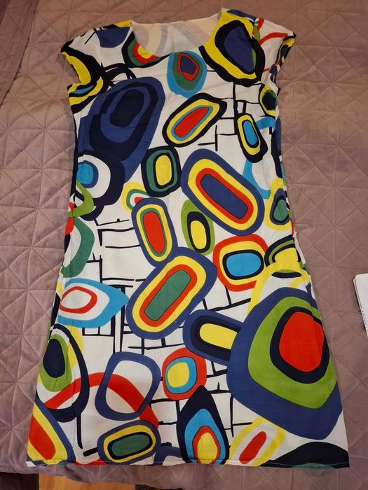 Лятна рокля с много къс ръкав