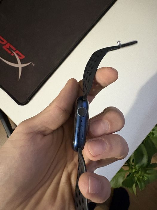 Часовник Apple watch SE