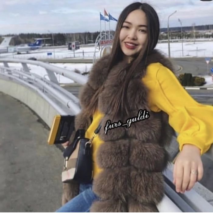 Продам жилет  Песец  42-44 Отличного качества  Новый Цвет Мокко