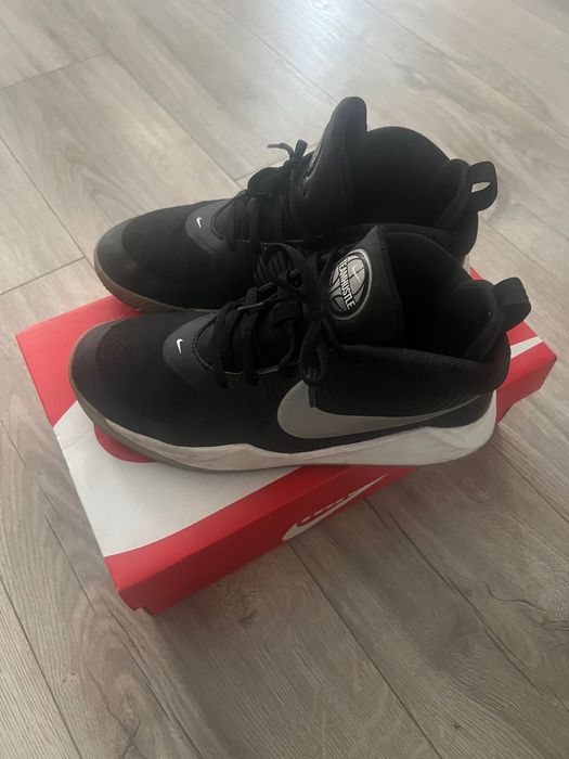 Маратонки Puma и Nike