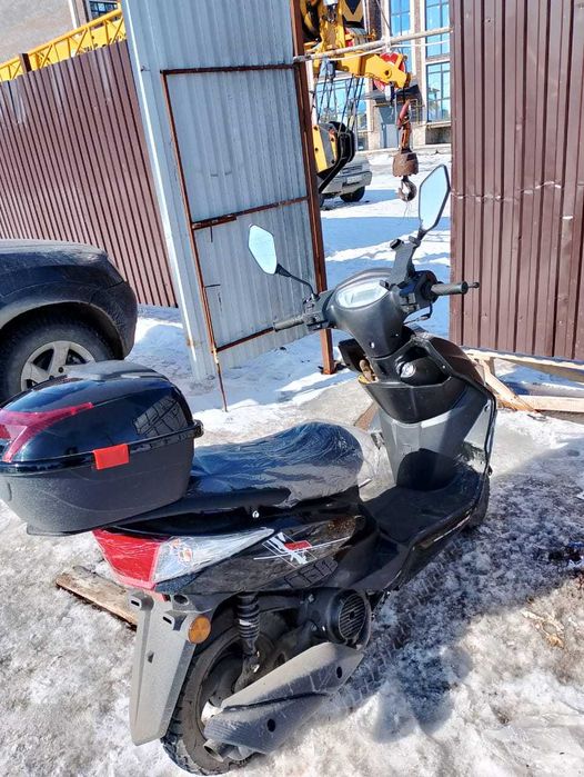 Скутер М8. Почти новый, в целлофане. 380 тыс.